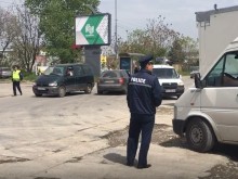 Протест срещу дупките по "Рогошко шосе" блокира пътя