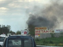 Пожар в Пловдив! Наблизо има метан станция и голям хипермаркет!