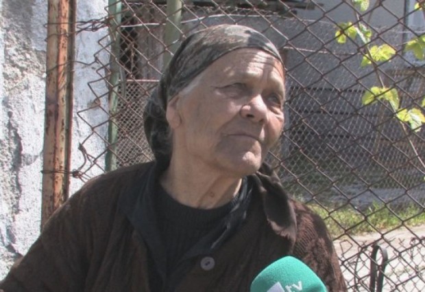 Самотно живеещата баба Станка от старозагорското село Кравино получи помощ