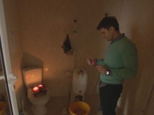 Спряха тока и водата и "запечатаха" в дома им актьор и семейството му