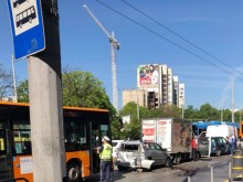 Два автобуса и пет автомобила направиха голяма катастрофа в София