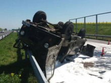 Военни от Пловдив катастрофираха на "Тракия", УАЗ-ката обърната на пътя
