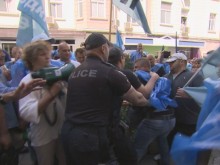 Сблъсък между демонстранти и полицаи на миньорския протест