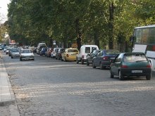 Паяците безпощадни към колите, спрели по "Васил Априлов"