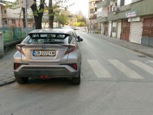Нагло паркиране по пловдивските улици: В кръстовище, на зебра