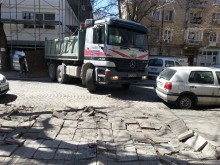 Пълна свинщина! Така се строи в центъра на Пловдив!