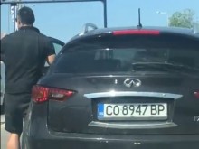 Див селяндур от Софийско заплаши живота на десетки след бясно шофиране, скочи и на бой