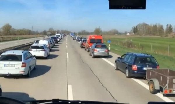 При произшествие на българските магистрали нерядко линейката трудно си пробива