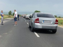 Адска тапа на пътя Пловдив-Карлово, шофьорите излязоха от колите!