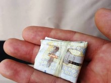 Пловдивчанин се натъкна на необичайна находка: Пари, увити в презерватив