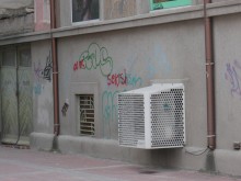 На инат! Не дават на "Чистота" да махне графитите от къща в сърцето на Пловдив