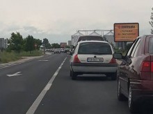 Голямото прибиране към Пловдив започна, тапата е ужасна, има и ПТП!