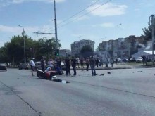 Оперират тежко пострадалия моторист, 20-годишна му е отнела предимството!