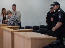 Детето на полицая имало кашкавалени пръсти, нямало как да държи пистолет