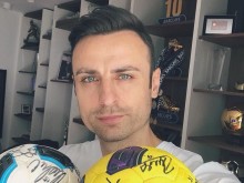 Видео: Бербатов показа техника в гаража