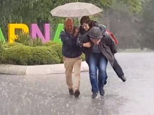 Добрата новина: Затрогващо видео показа човещината на хората