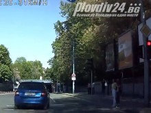 Хулиган с автомобил безобразничи по "Гладстон"