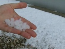Наша магистрала побеля след мощната градушка