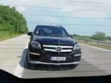Опасно! Джип притиска автомобил по АМ "Тракия" край Белозем