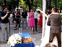 Софиянци си харесаха Пловдив, вдигнаха сватба в Цар Симеоновата градина!