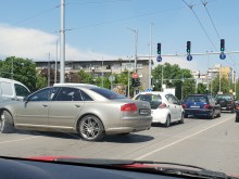 Може ли кола да се движи перпендикулярно на пътя? В Пловдив - да!