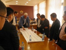 Ето ги китайците, които взеха летище "Пловдив"! Загатнаха за част от плановете си!