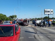 43-годишна с Jeep Cherokee е сътворила бруталната катастрофа с 8 коли!