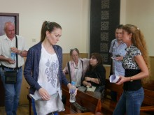 Арестите в пловдивската Здравна каса: Лист с ЕГН-та и кодове открит у единия, 20 000 лева в краката на другия!