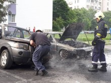 Пожар изпепели два автомобила в Бургас