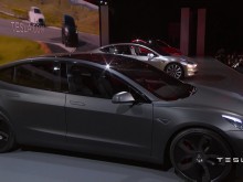 Илън Мъск разкри подробности за Tesla Model 3 с два двигателя