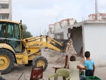 Багери изравниха със земята обекти в "Столипиново"