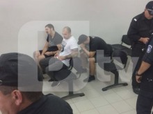 С пробации се отърваха младежите, вилнели в Колодрума