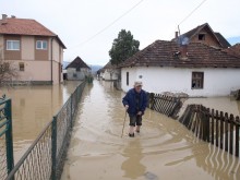 Поройни дъждове в съседна Сърбия