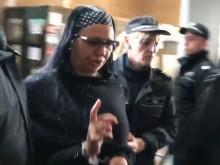 Бизнесът на Анита Мейзер е на път да пропадне след смъртта на Николай