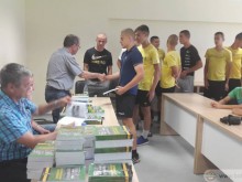 Легендарно трио изненада приятно малките "канарчета"
