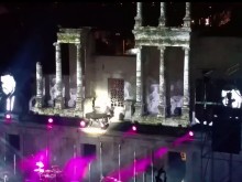 Мъж поиска ръката на любимата си пред хиляди на Античния, после Графа стори своето