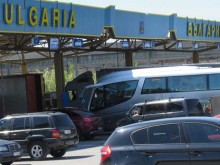 Над 20 нелегални мигранти са открити в камион на границата с Гърция