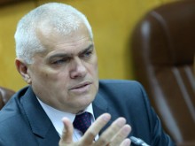 И Валентин Радев не може да каже колко точно са чиновниците в МВР