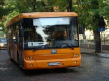 "Градски транспорт" подарява мартенички на пловдивчани