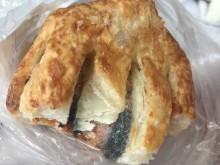 Гнусни закуски с много мухъл продават в "Лекси"