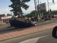 Бясно каращ из Пловдив обърна колата си по таван