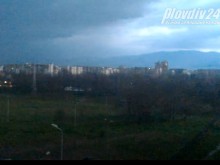 Времето се обръща, температурите падат, идат дъждове, градушки и мълнии!