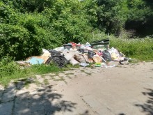 Китно родопско селце затъна в боклук