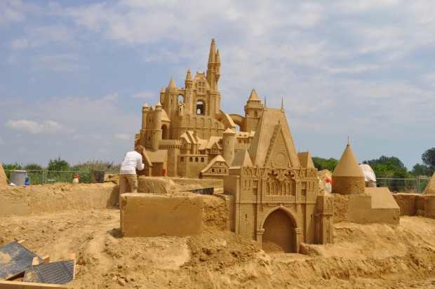 Фестивалът на пясъчните скулптури в Бургас се завръща това лято