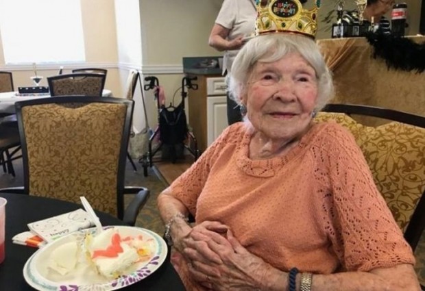 Хелън Граниър от Палм Харбър Флорида САЩ отбеляза своята 105 годишнина
