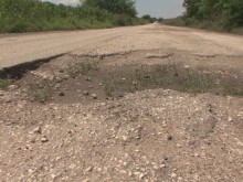 Две села започват акция "Направи си сам" на тотално разбит път