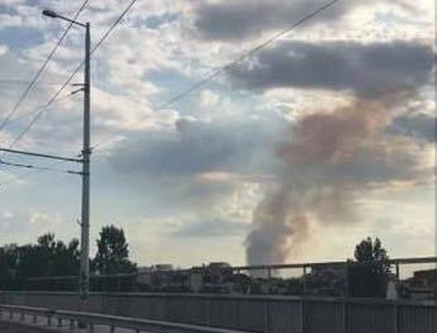 Пожар с фронт няколкостотин метра бушува в покрайнините на Пловдив