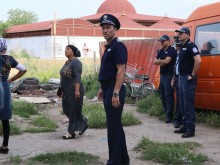 2 хлапета бутнаха на земята възрастен мъж, задигнаха му 13 бона и отпрашиха към "Столипиново"!