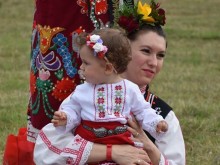 Стотици родолюбиви българи се стекоха край Хисаря за уникално по рода си събитие