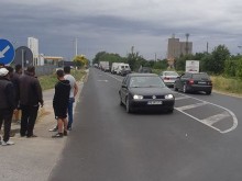 Очевидци: Тумба пияни роми с "Голф" сътвори екшъна на пътя Пловдив-Карлово